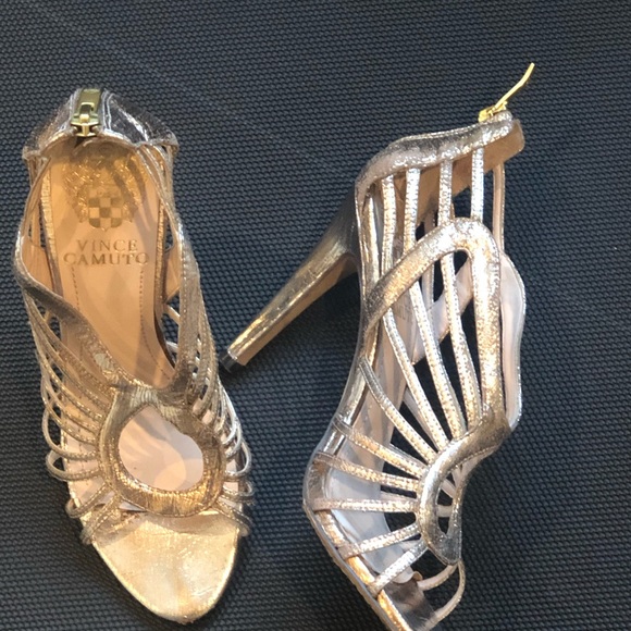 Vince Camuto gold sz 6, 4” heel leather upper